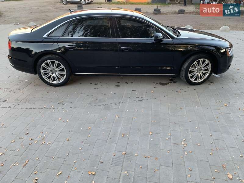 Седан Audi A8 2014 в Львове