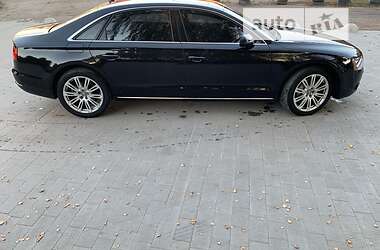 Седан Audi A8 2014 в Львові