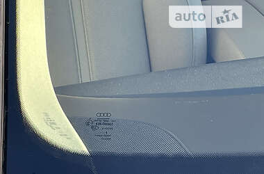 Седан Audi A8 2016 в 