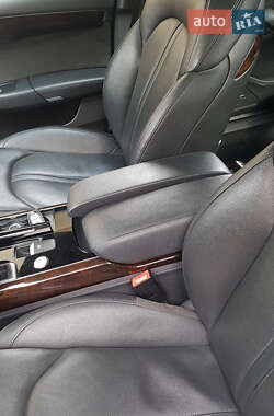 Седан Audi A8 2014 в Ужгороді