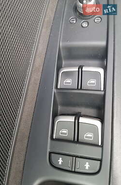 Седан Audi A8 2014 в Ужгороді