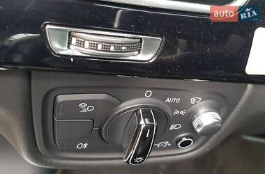 Седан Audi A8 2014 в Ужгороді