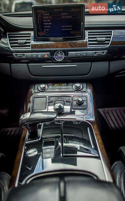 Седан Audi A8 2011 в Черновцах
