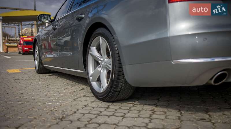 Седан Audi A8 2011 в Черновцах