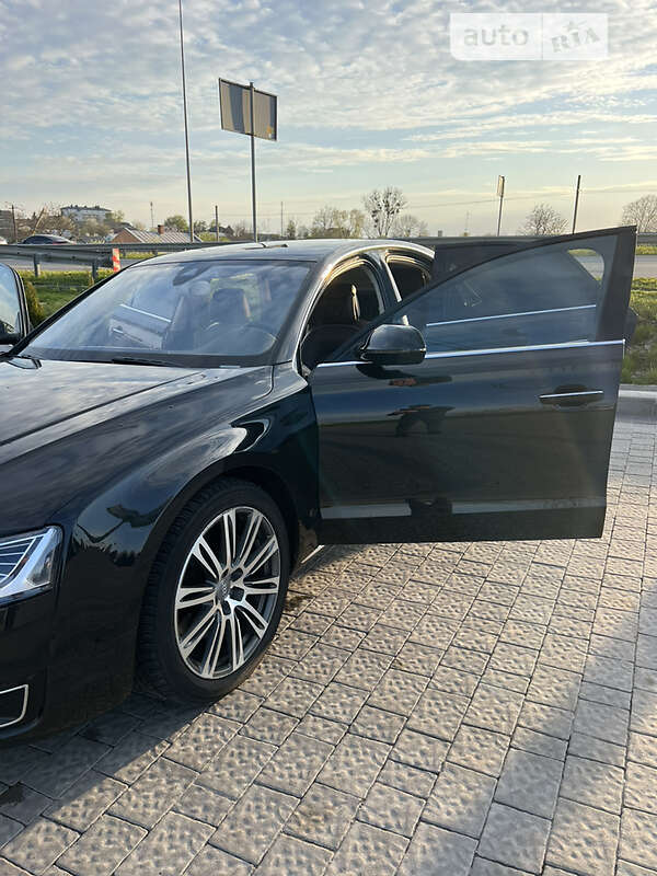 Седан Audi A8 2015 в Львове