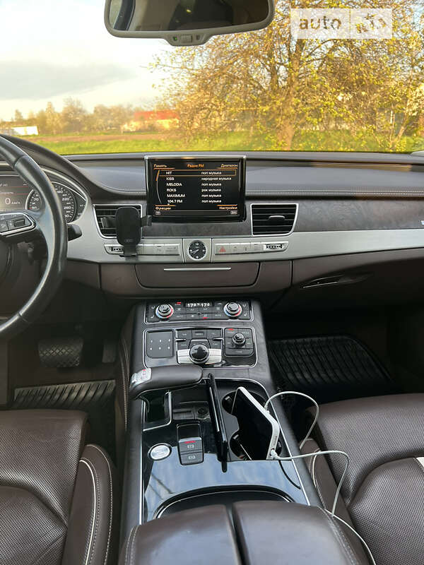 Седан Audi A8 2015 в Львове