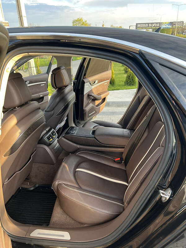 Седан Audi A8 2015 в Львове