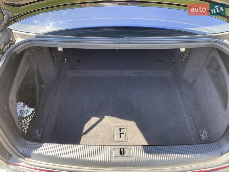 Седан Audi A8 2004 в Кривом Роге