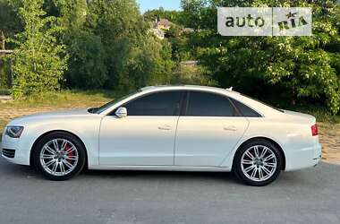 Седан Audi A8 2012 в Виннице