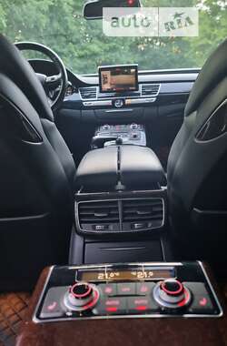 Седан Audi A8 2016 в 