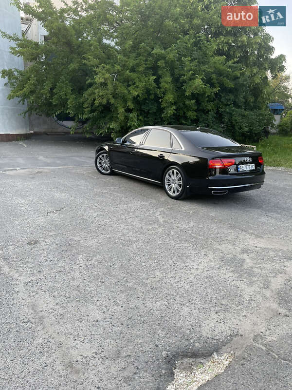 Седан Audi A8 2012 в Днепре