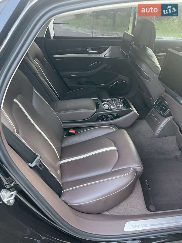 Седан Audi A8 2012 в Днепре