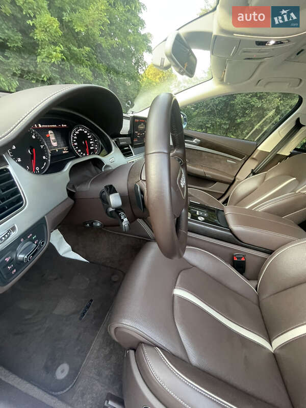 Седан Audi A8 2012 в Днепре