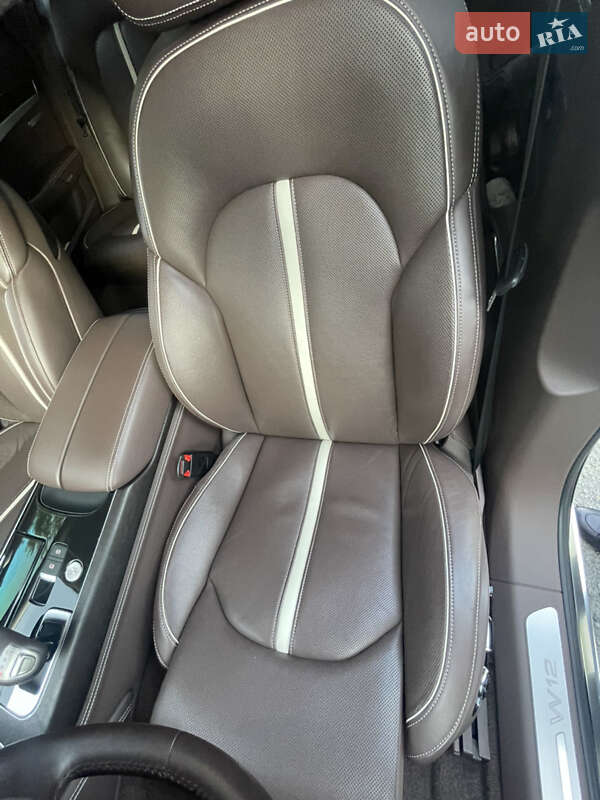 Седан Audi A8 2012 в Днепре