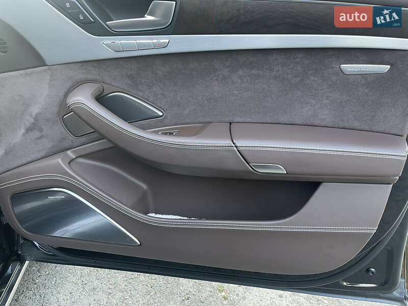 Седан Audi A8 2012 в Днепре