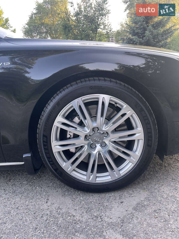 Седан Audi A8 2012 в Днепре