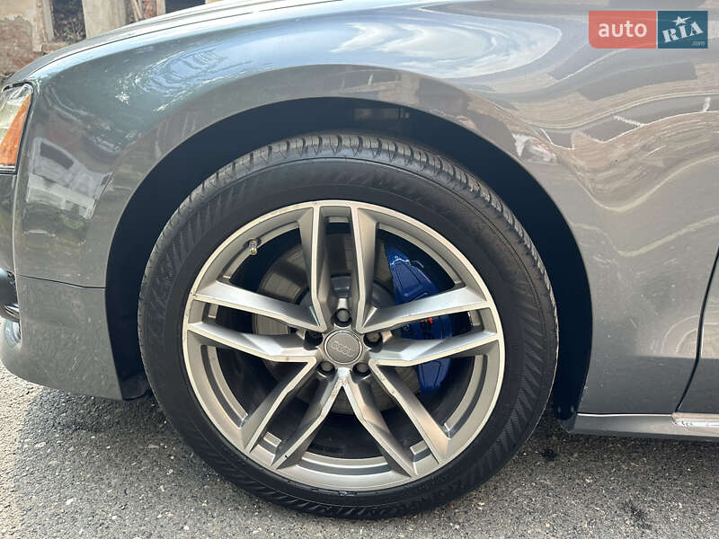 Седан Audi A8 2016 в Коломиї