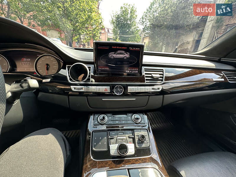 Седан Audi A8 2016 в Коломиї