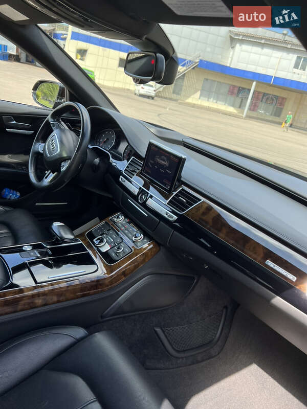 Седан Audi A8 2016 в Кривому Розі