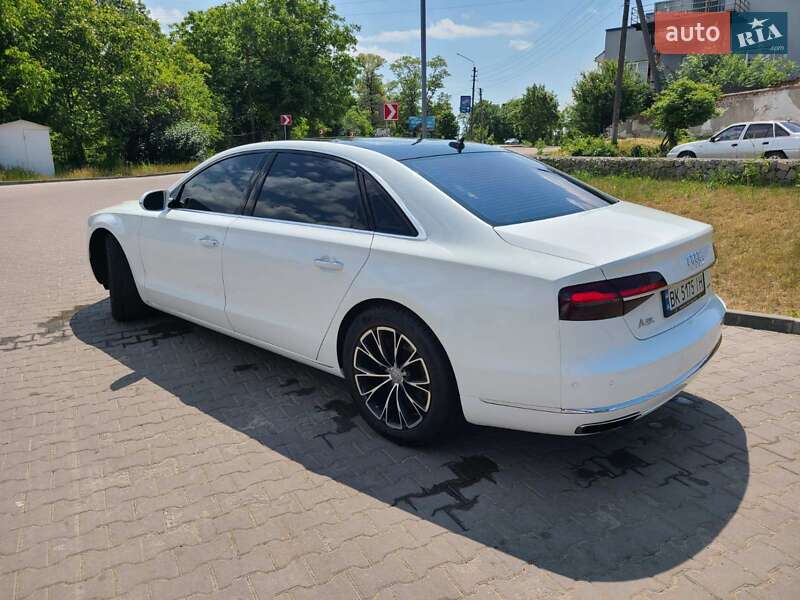 Седан Audi A8 2015 в Івано-Франківську
