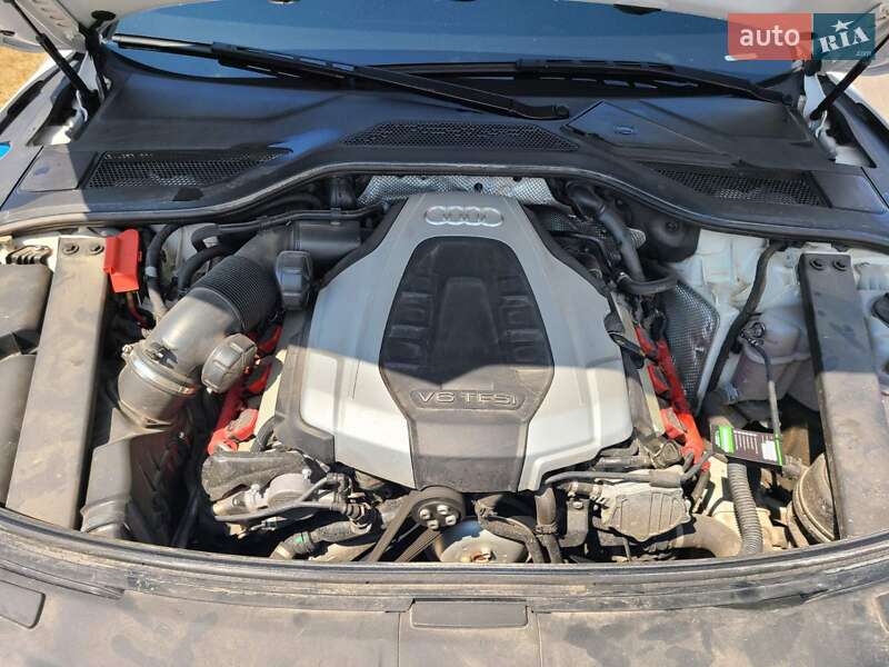 Седан Audi A8 2015 в Івано-Франківську