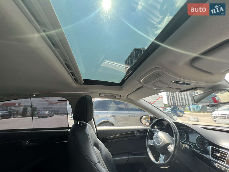 Седан Audi A8 2017 в Львове