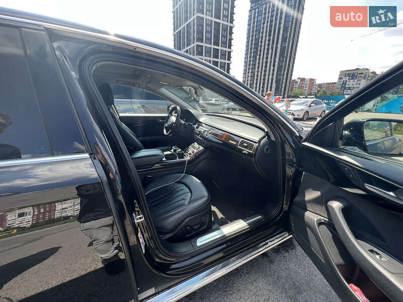 Седан Audi A8 2017 в Львове
