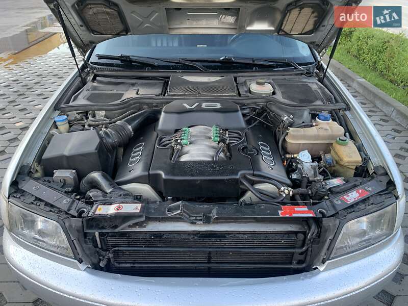 Седан Audi A8 1995 в Броварах