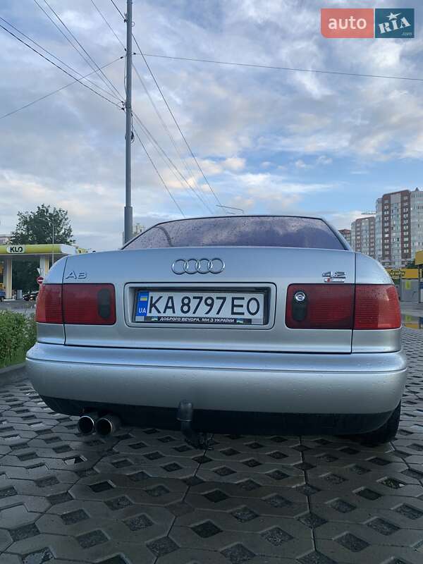 Седан Audi A8 1995 в Броварах
