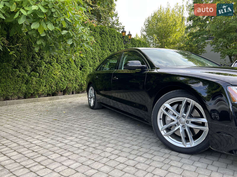 Седан Audi A8 2017 в Львове