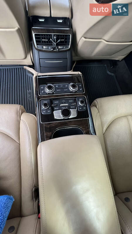 Седан Audi A8 2010 в Хусті