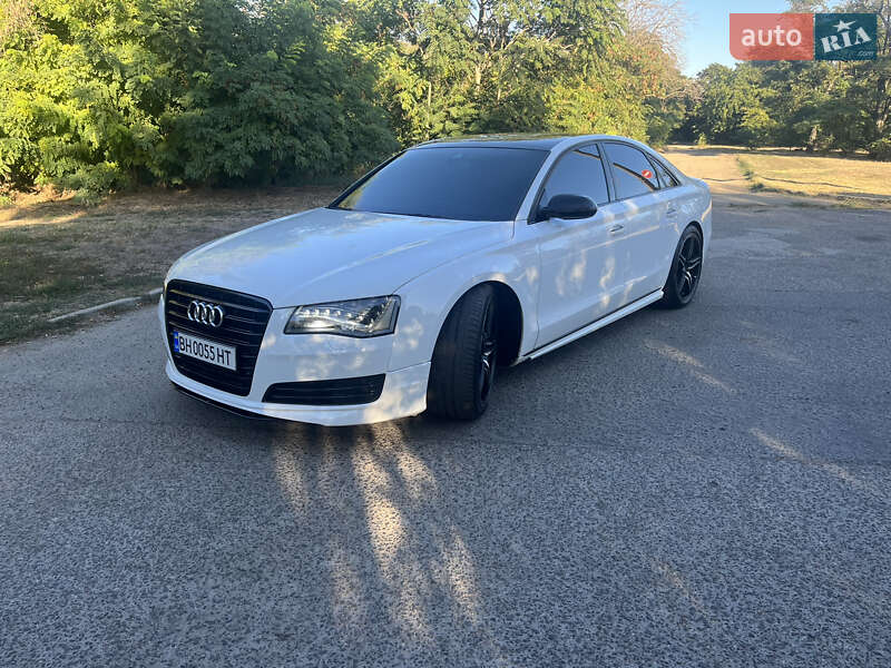 Седан Audi A8 2012 в Одесі