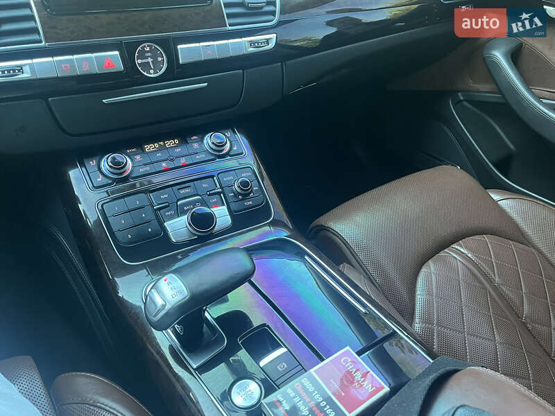 Седан Audi A8 2012 в Одесі