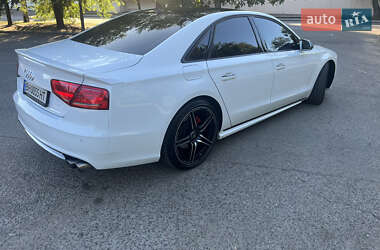 Седан Audi A8 2012 в 