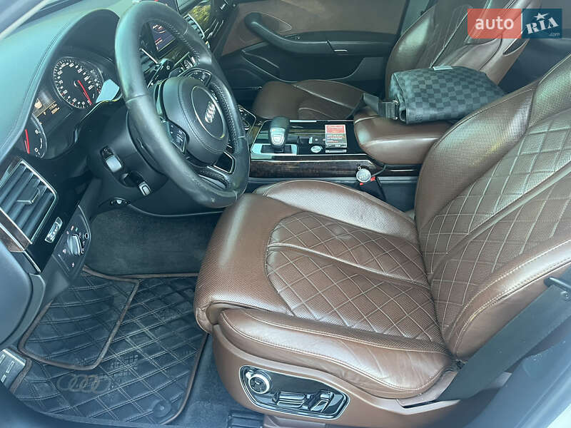 Седан Audi A8 2012 в Одесі