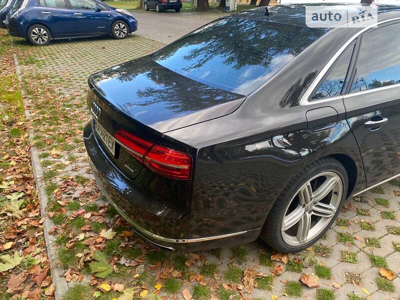 Седан Audi A8 2012 в Киеве