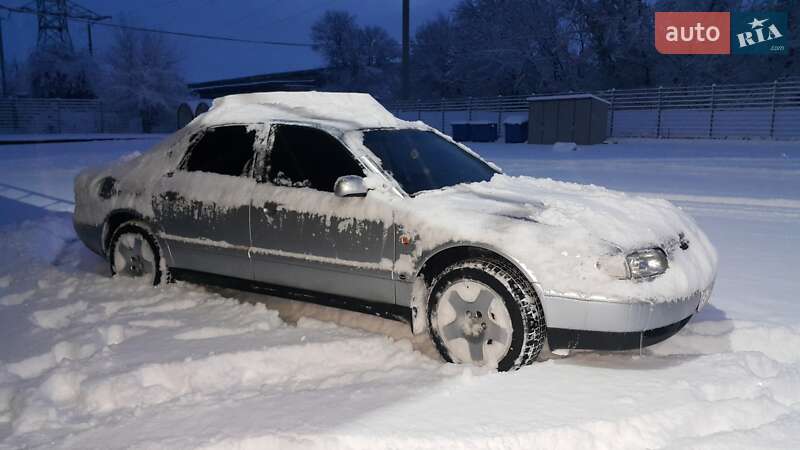 Седан Audi A8 1995 в Краматорске