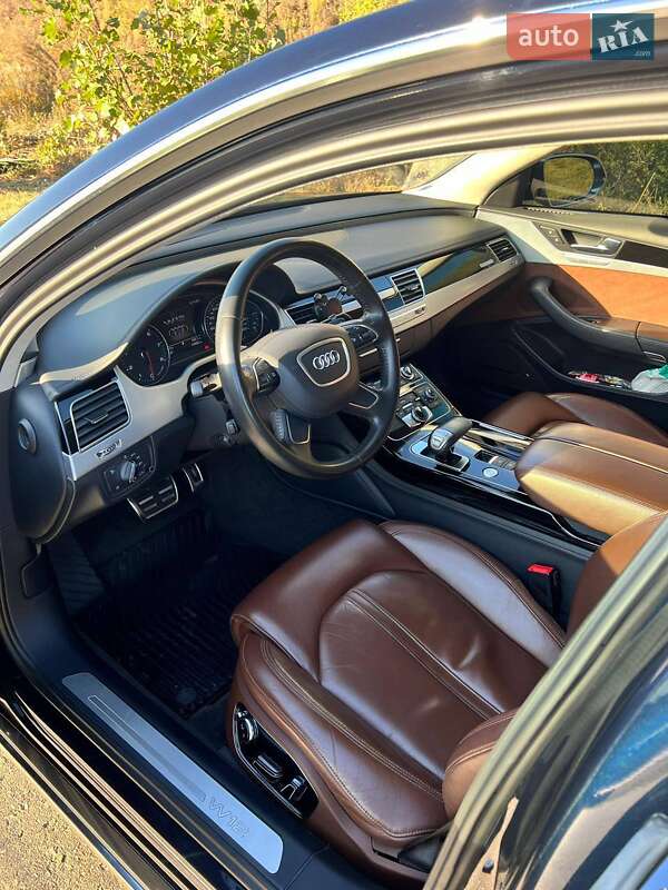 Седан Audi A8 2011 в Николаеве