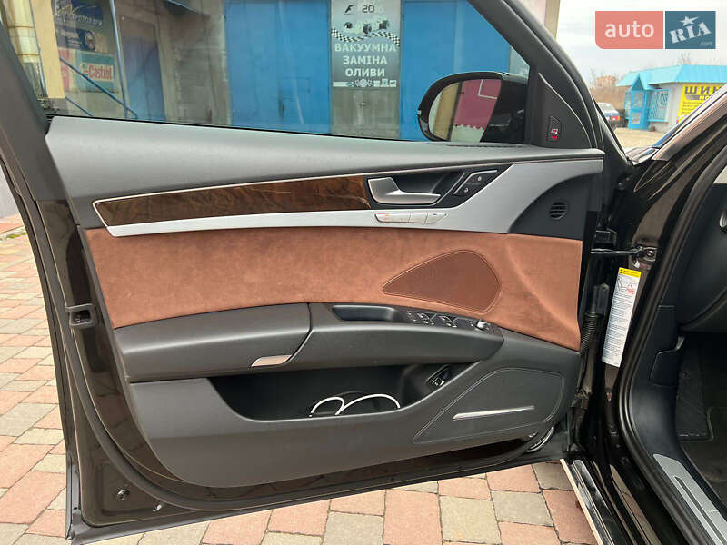 Седан Audi A8 2015 в Мукачево