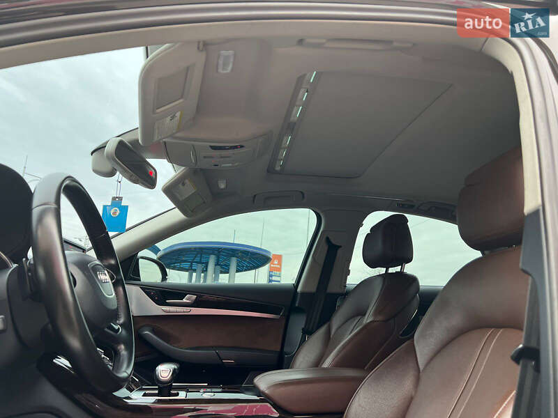 Седан Audi A8 2015 в Мукачево