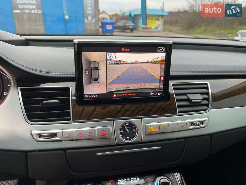 Седан Audi A8 2015 в Мукачево