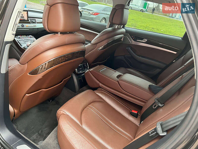 Седан Audi A8 2015 в Мукачево