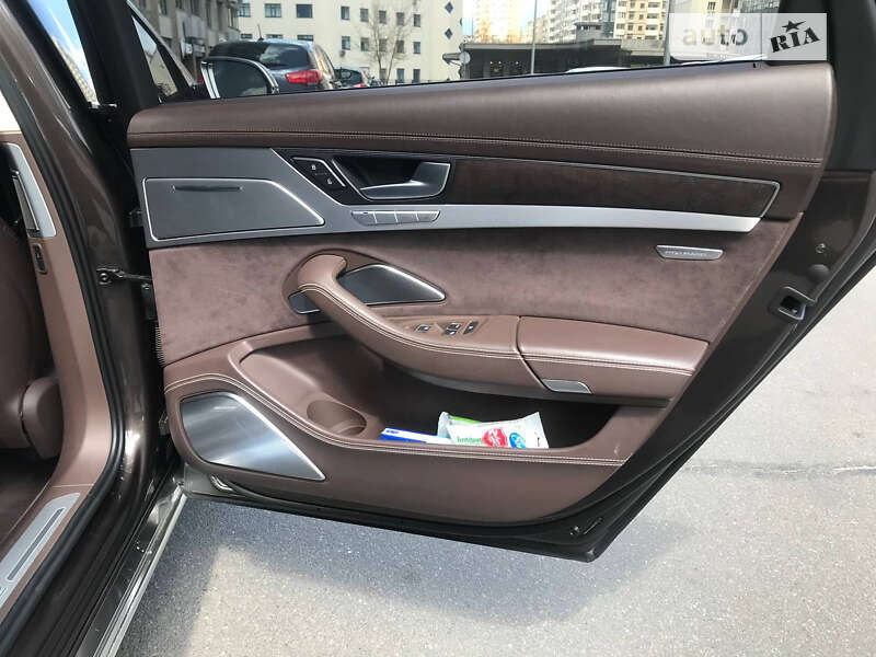 Седан Audi A8 2014 в Киеве