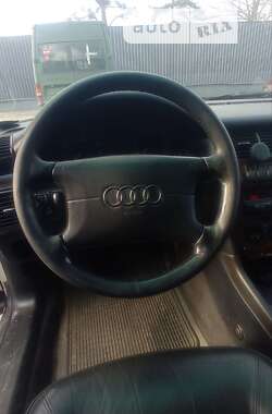 Седан Audi A8 1997 в Вышгороде