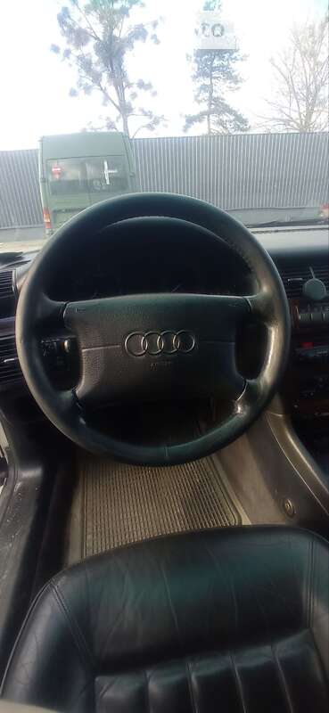 Седан Audi A8 1997 в Вышгороде