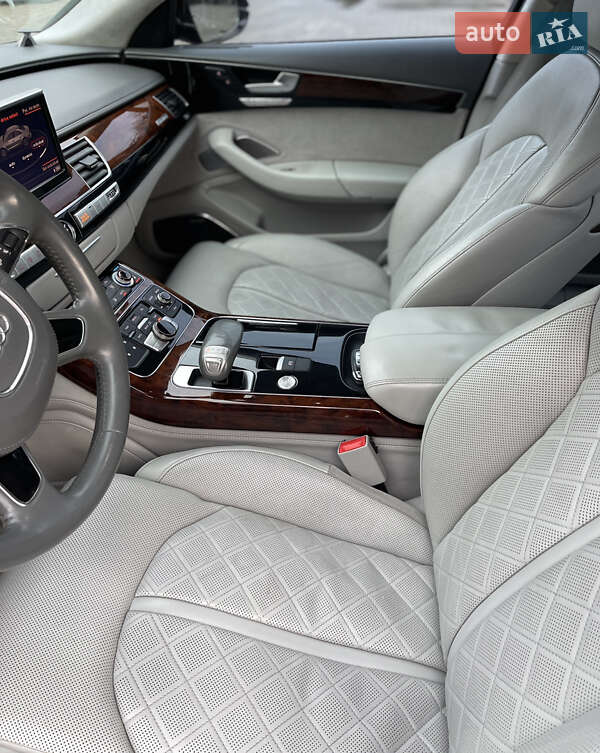 Седан Audi A8 2013 в Львове