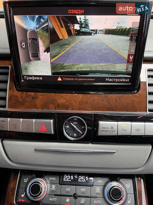 Седан Audi A8 2013 в Львове