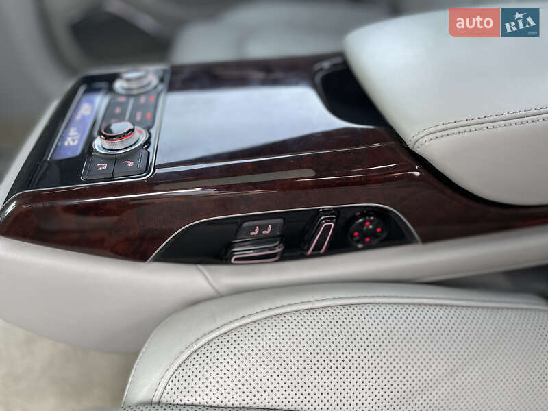 Седан Audi A8 2013 в Львове