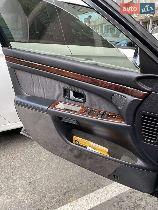 Седан Audi A8 2001 в Броварах