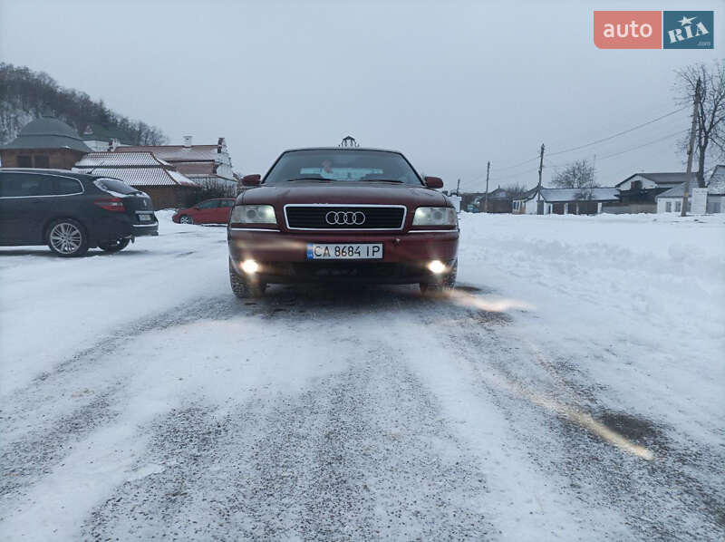 Седан Audi A8 2000 в Чигирине